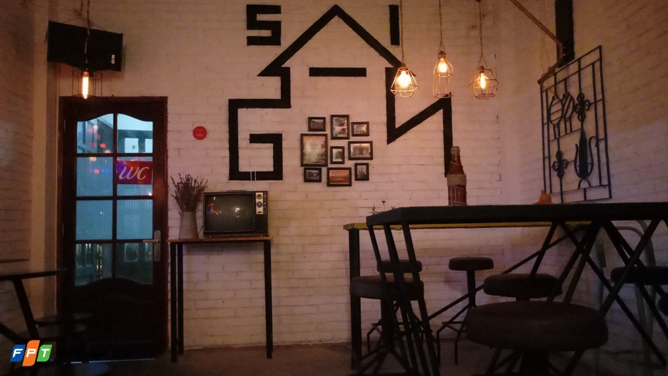 Chụp đêm trong nhà với chế độ Auto