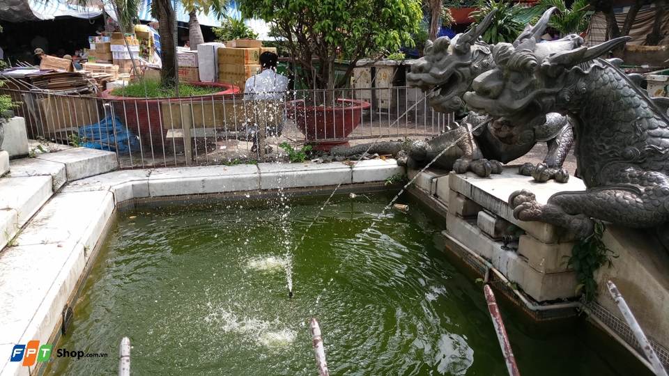 Những tia nước bắn lên được bắt dính chính xác