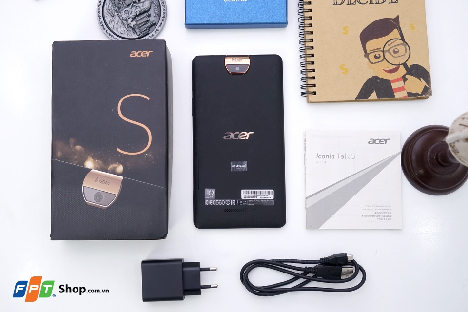 Bên trong hộp của Acer Iconia Talk S