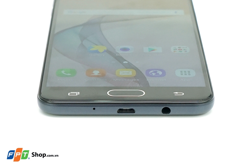 Mở hộp Cạnh dưới Galaxy J7 Prime