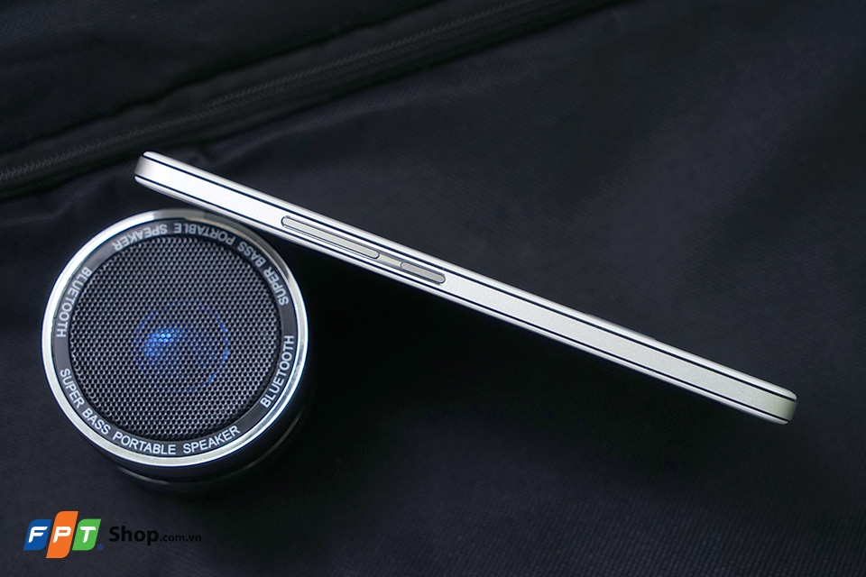 Cạnh phải của Meizu U20