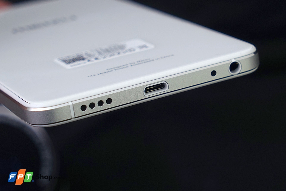 Cạnh dưới của Meizu U20