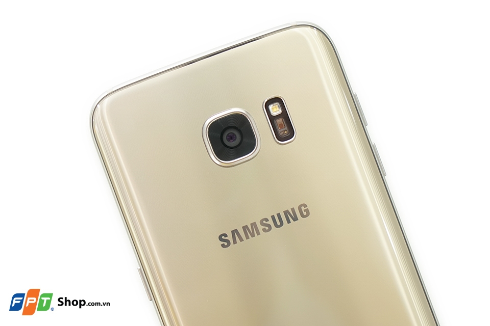 Mặt lưng của Galaxy S7 Edge