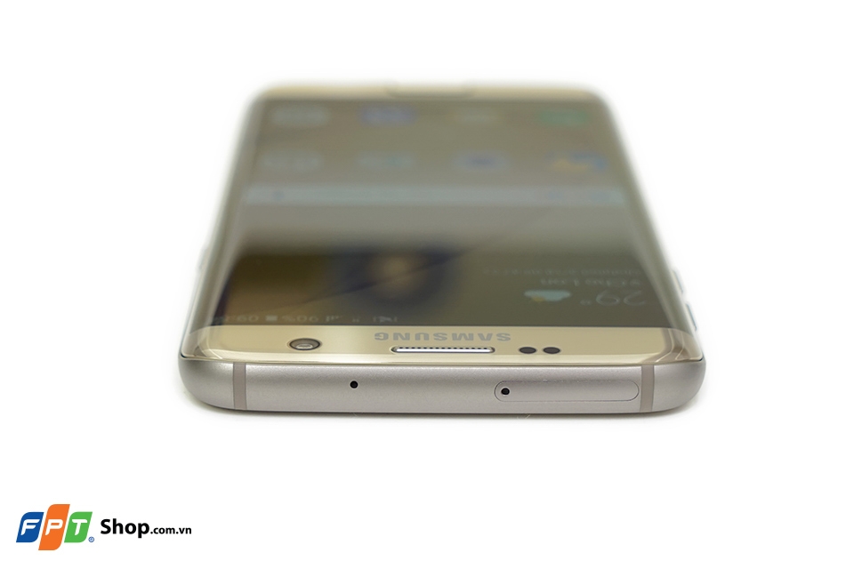 Cạnh trên Galaxy S7 Edge