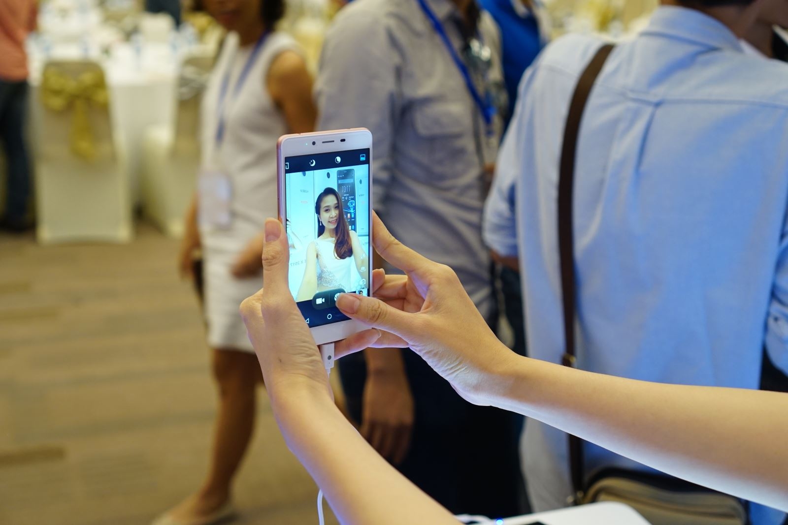 Camera selfie cực kỳ ảo diệu