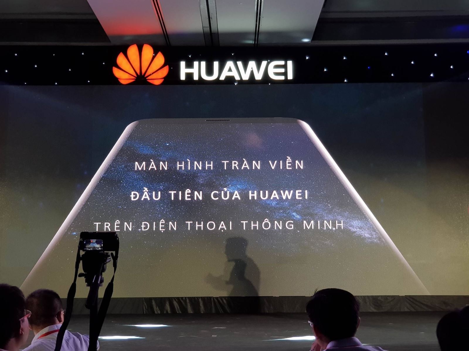 Huawei Nova 2i chính thức ra mắt tại Việt Nam: Smartphone 4 camera, màn hình FullView, giá chỉ 6 triệu