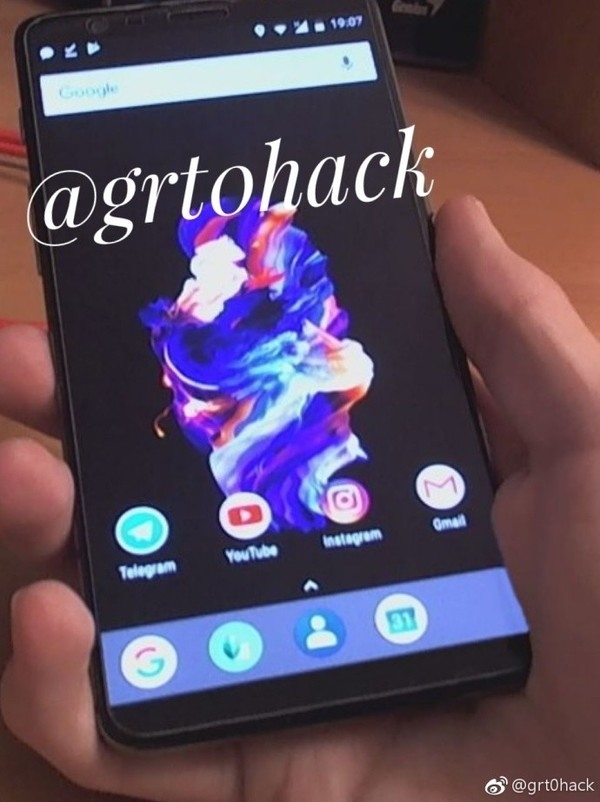 Hình ảnh mặt trước OnePlus 5T