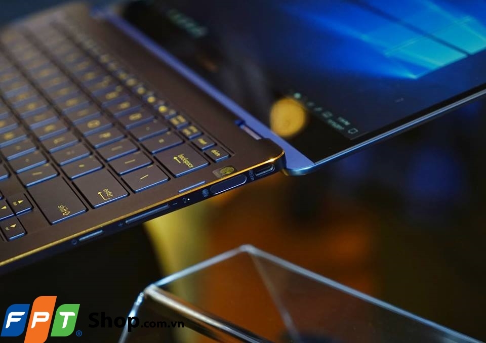 ASUS Zenbook Flip S (UX370)