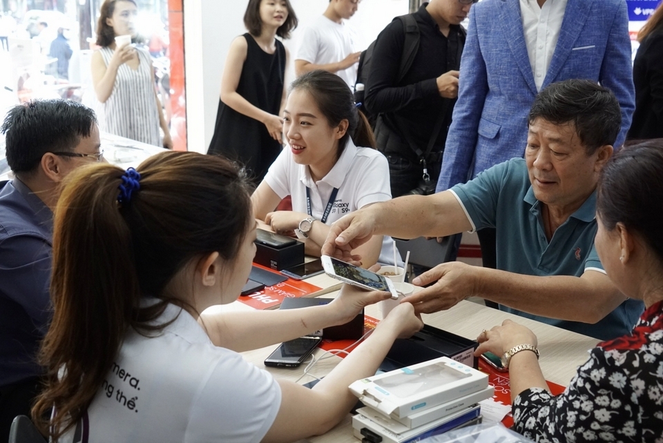 Mở bán Galaxy S9 và S9 Plus