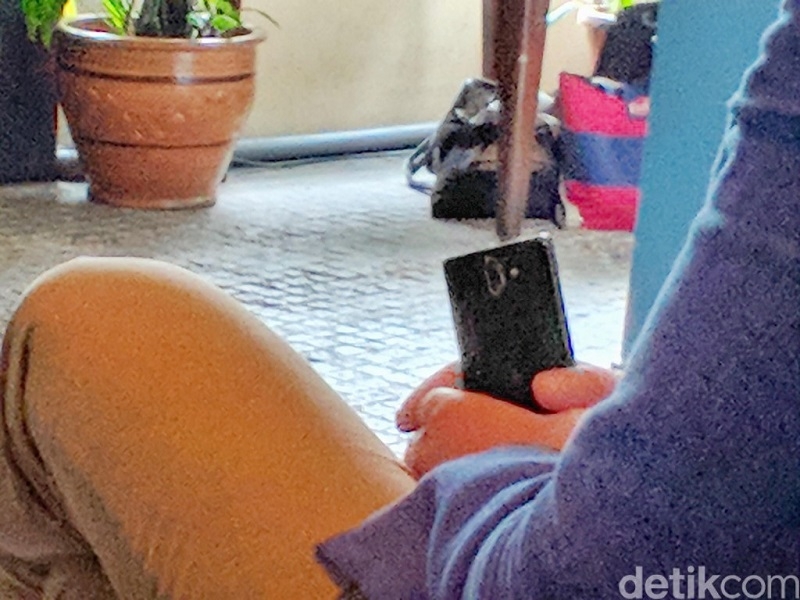 Rò rỉ hình ảnh thực tế Nokia 9 trên tay người dùng Rò rỉ hình ảnh thực tế Nokia 9 trên tay người dùng