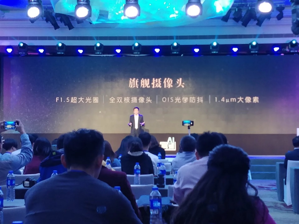 Samsung W2018 trình làng