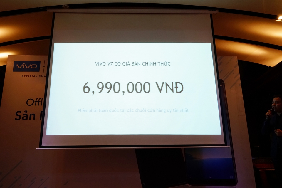 Giá bán chính thức Vivo V7