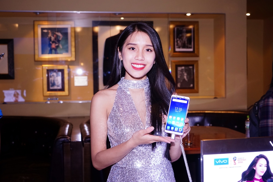 Vivo V7 trình làng