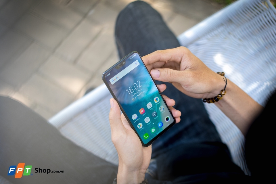 Màn hình 6.3 inch tỉ lệ 19:9 thời thượng trên Vivo V9