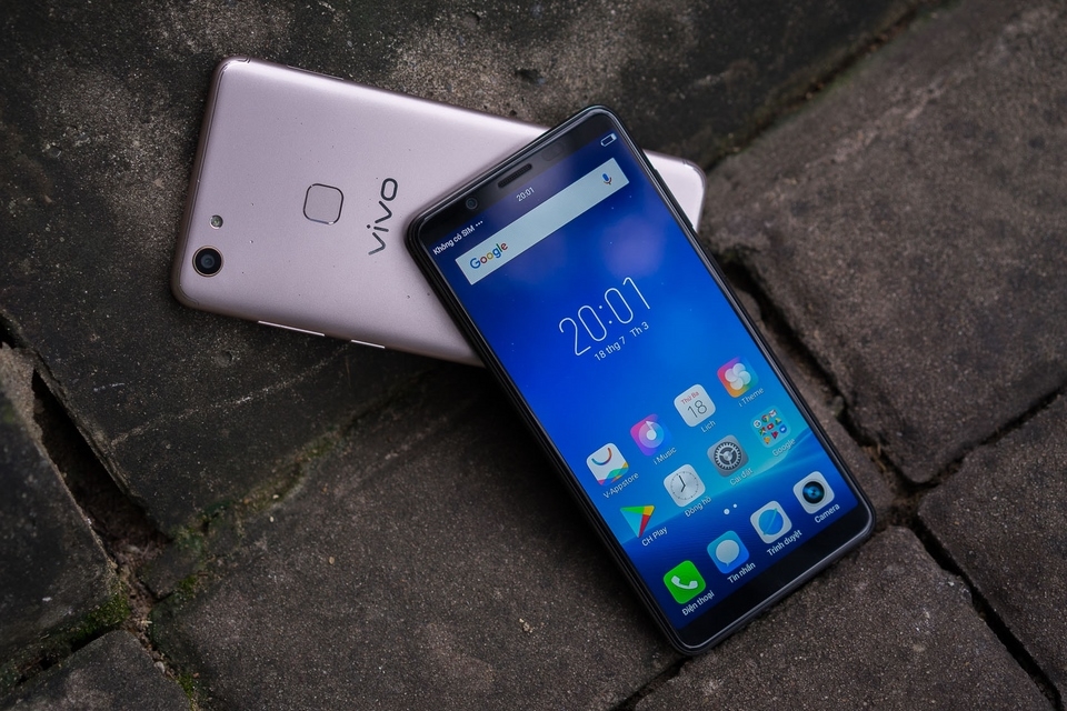 Vivo có thiết kế tràn viền với tỉ lệ 18:9