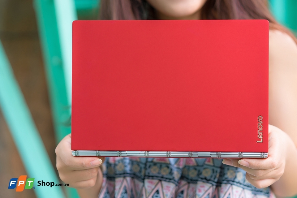 Hệ thống bản lề kim loại với nhiều "mắt" cực độc đáo từ Lenovo