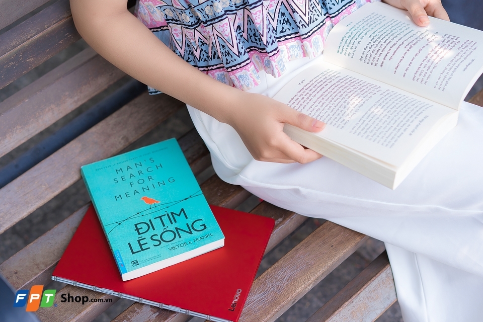 Trông Yoga Book không khác gì một cuốn sách thông minh