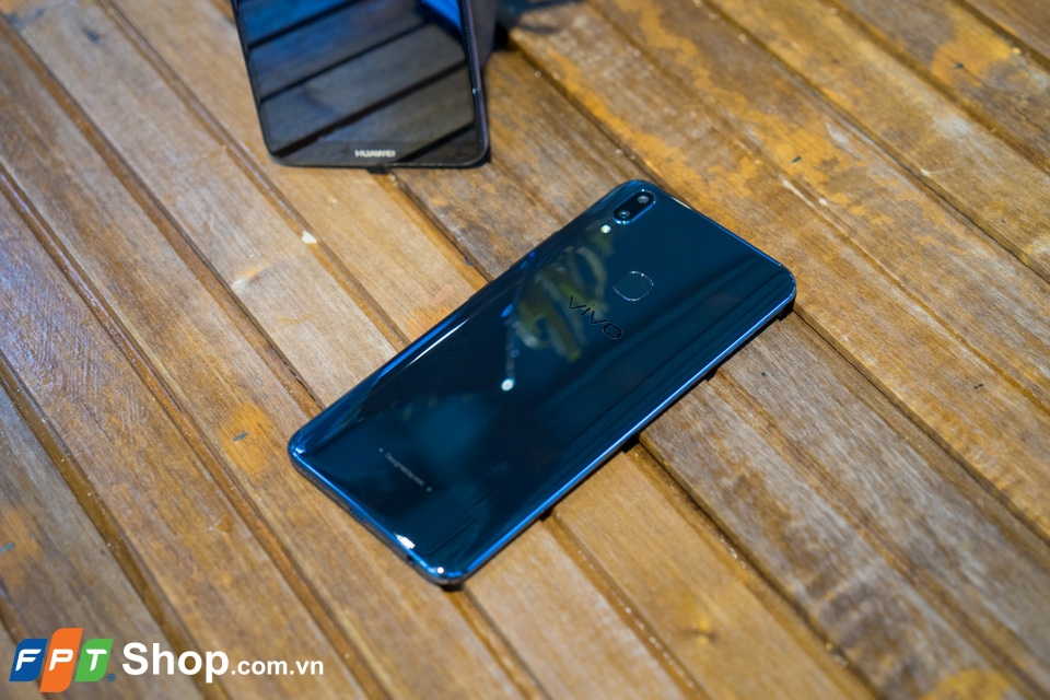Ngoại hình tuyệt đẹp của Vivo V9