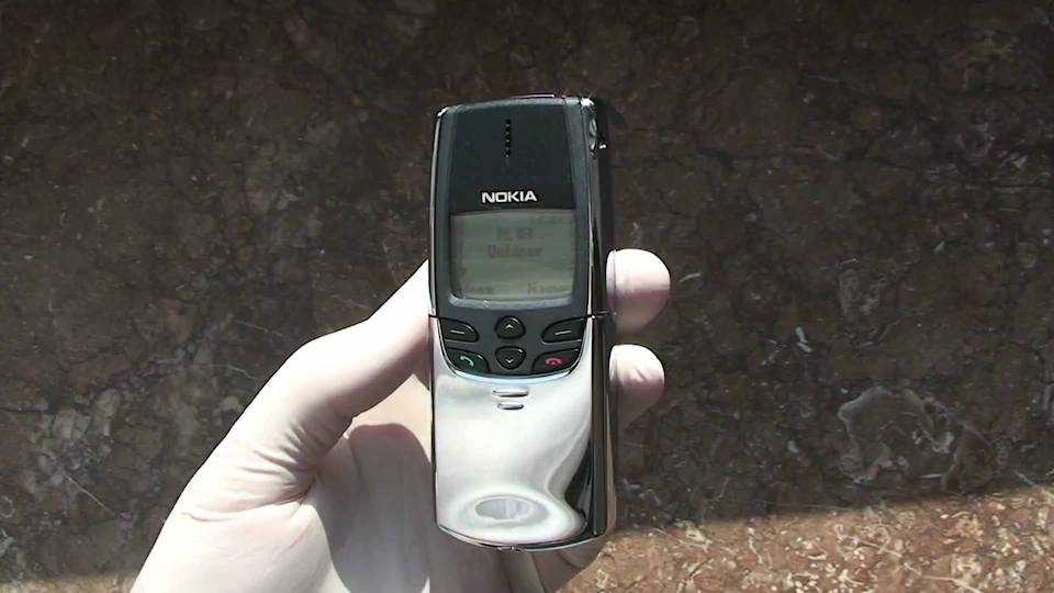 Mẫu điện thoại Nokia 8810.