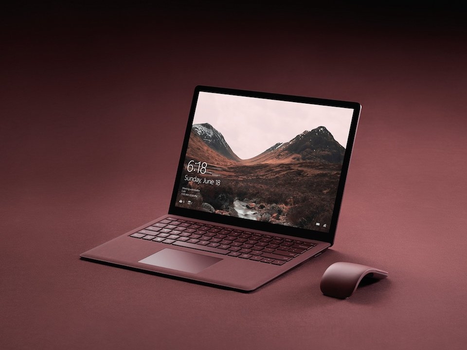 Ứng dụng iTunes chưa thể có mặt trên Windows Store Chiếc máy tính Surface Laptop sử dụng hệ điều hành Windows 10 S.