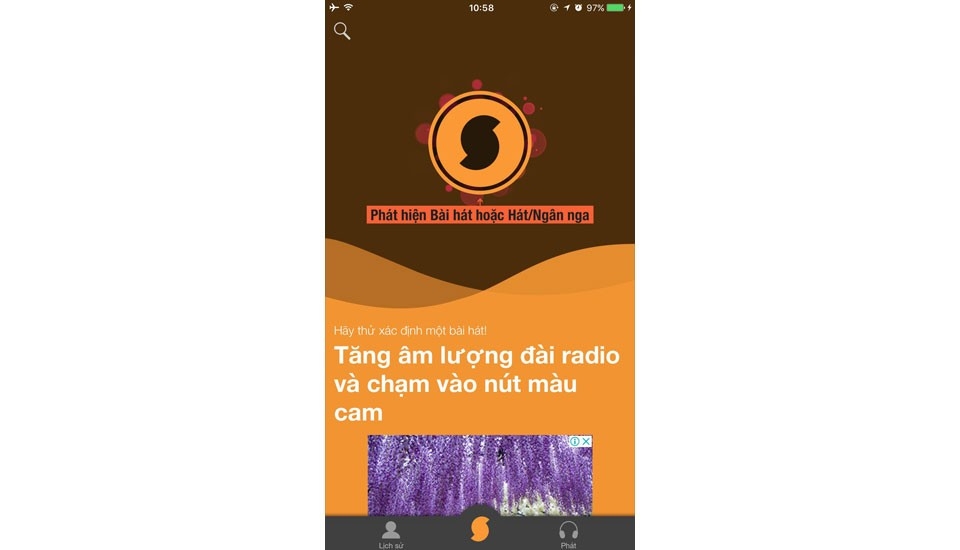 Nhấn vào biểu tượng chữ S để ứng dụng SoundHound bắt đầu tìm kiếm bài hát.