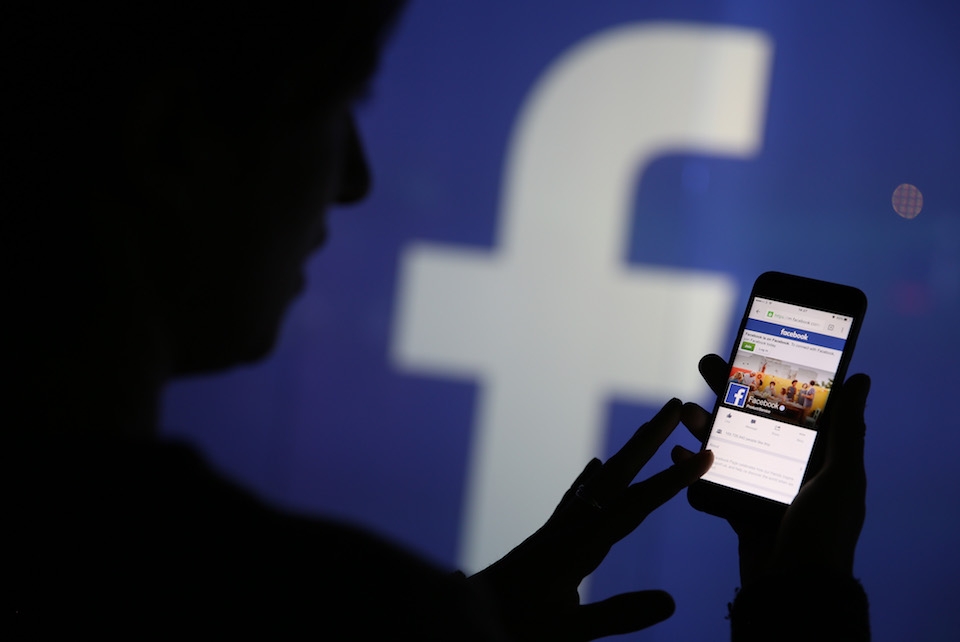 Dữ liệu hoạt động trên Facebook.