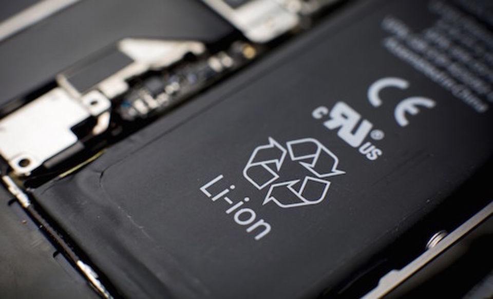 Ưu điểm của thiết kế pin rời chính là dễ dàng thay thế hay tháo lắp.