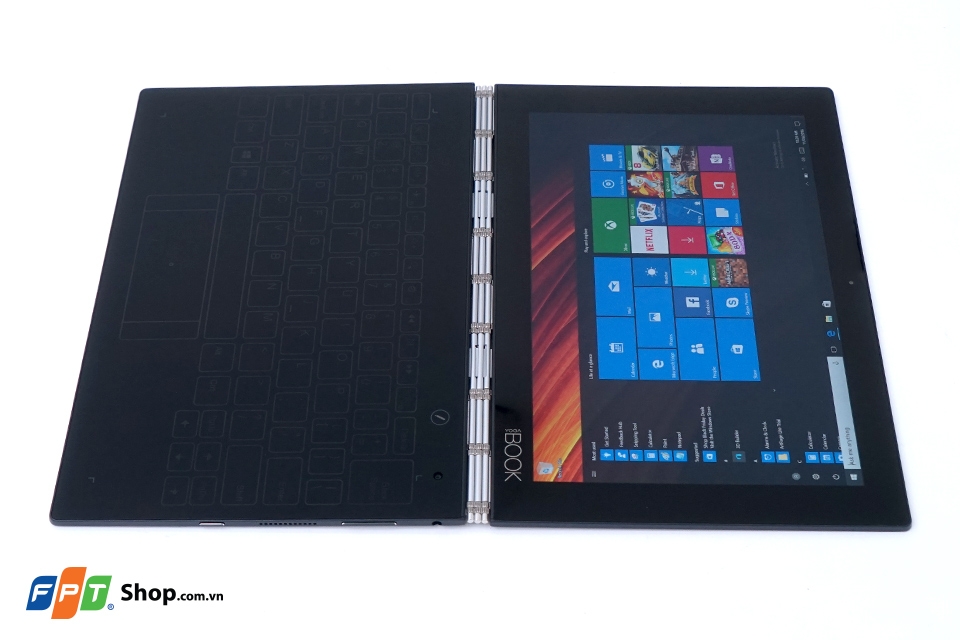 Bàn lề của máy có khả năng mở góc đến 360 độ.