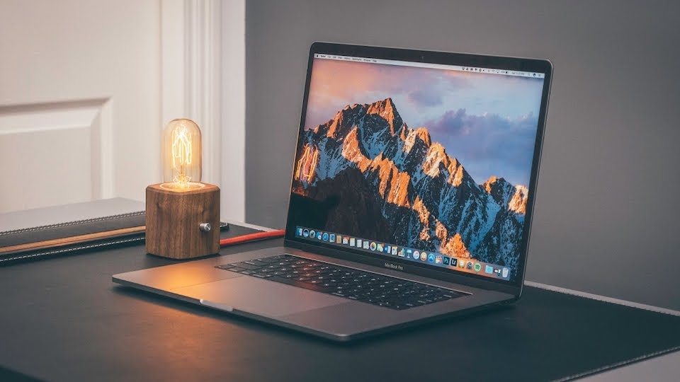 Hãy tắt bớt các ứng dụng không cần thiết để khởi động macOS nhanh hơn.