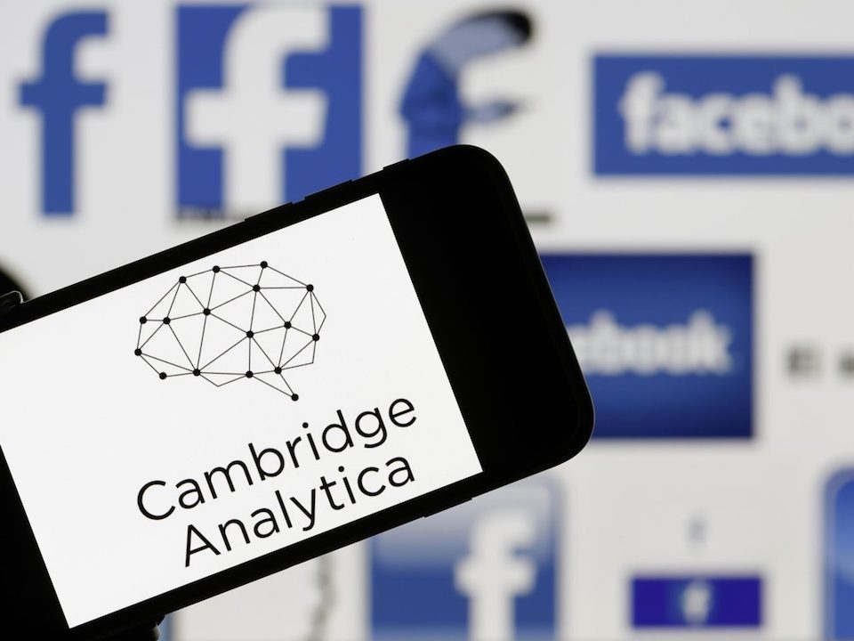 Ban lãnh đạo Facebook sẽ phải giải trình trước Quốc hội Mỹ về sự cố rò rỉ thông tin người dùng.