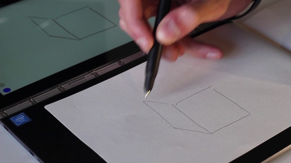 Thay vì vẽ trực tiếp lên màn hình hay bàn rê cảm ứng, người dùng có thể vẽ thông qua giấy.