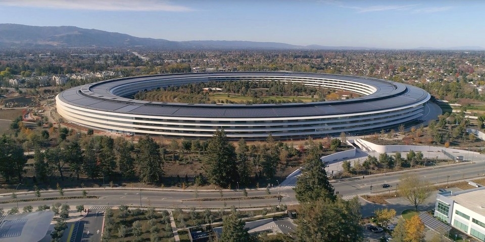 Toàn cảnh trụ sở Apple Park mới của Apple tại Cupertino thuộc California, Hoa Kỳ.