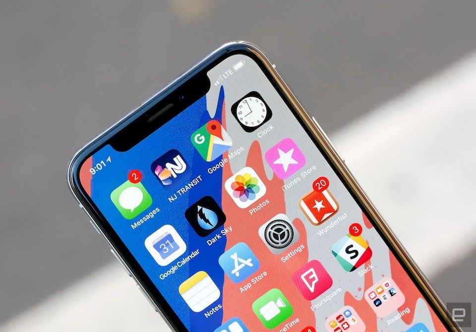 Apple hiện phải cắt giảm sản lượng đặt hàng màn hình OLED cho iPhone X.