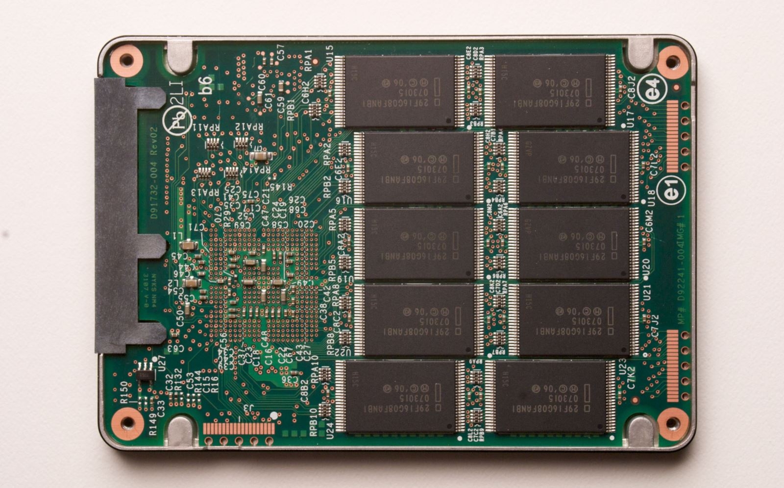 Không ghi liên tục dữ liệu vào ổ SSD