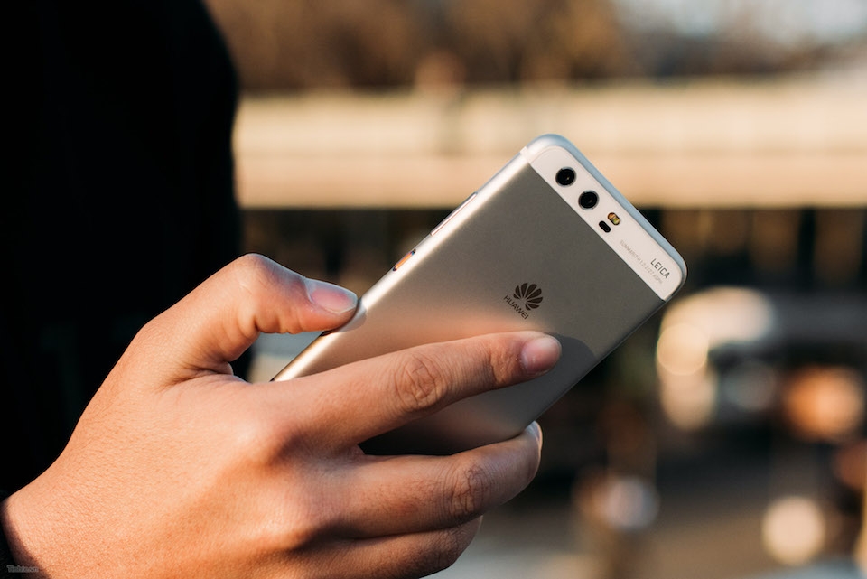 Cạnh trên và dưới khá dày