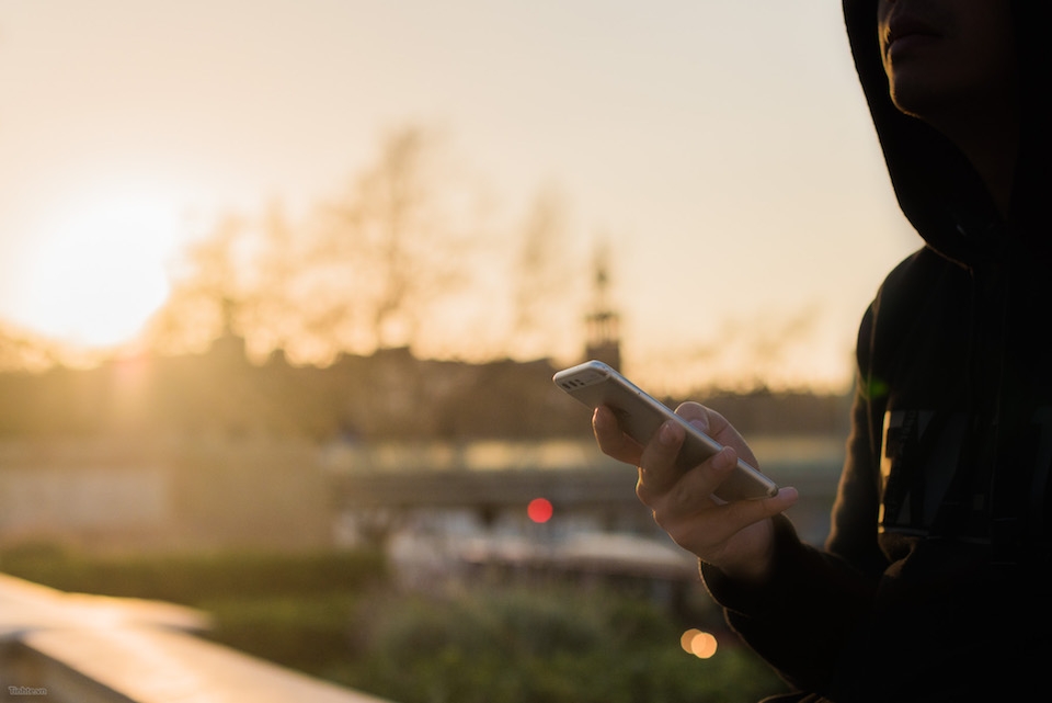 Mặt lưng nổi bật với cụm camera được tinh chỉnh bởi Leica danh tiếng