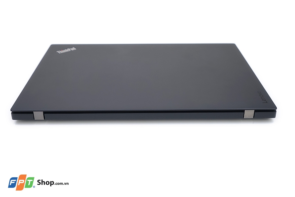 Máy sử dụng bộ vi xử lý Core i7-6600U mạnh mẽ, bộ nhớ RAM 8GB