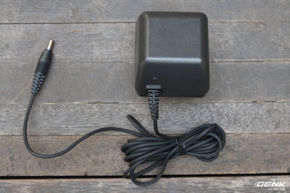 Trên tay Nokia 3310 17 năm tuổi Cục sạc nguyên bản