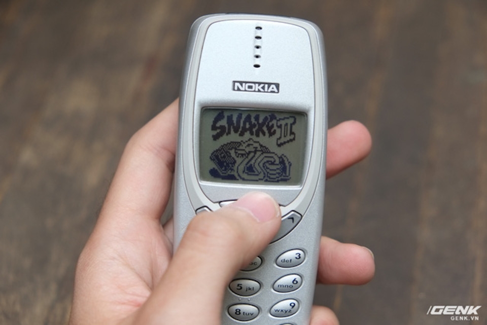 Trên tay Nokia 3310 17 năm tuổi Trò chơi Snake huyền thoại