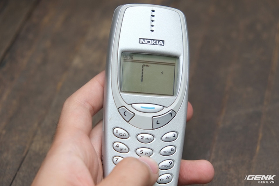 Trên tay Nokia 3310 17 năm tuổi