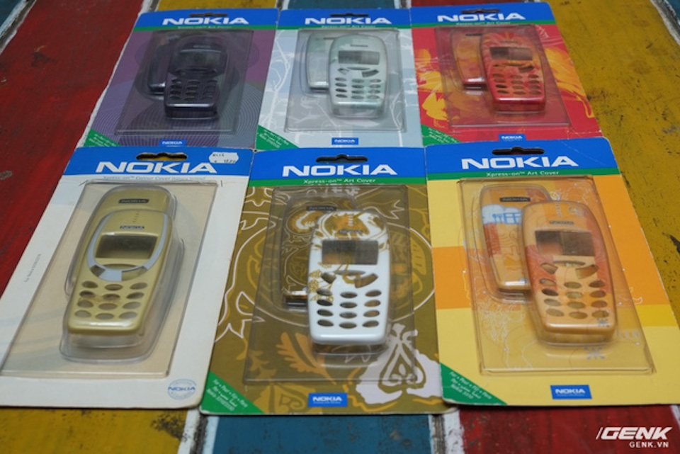 Trên tay Nokia 3310 17 năm tuổi Rất nhiều vỏ màu sắc để thay thế