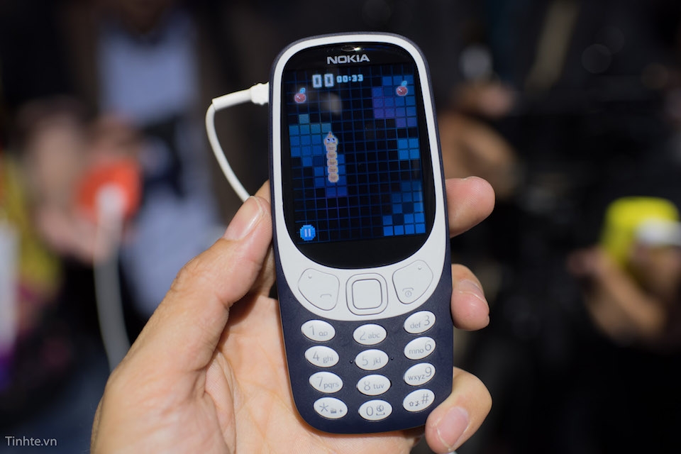 Trên tay Nokia 3310 17 năm tuổi Vẫn có trò chơi Snake huyền thoại