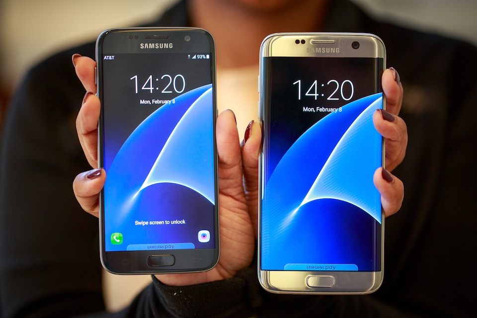 Tất cả phiên bản Galaxy S8 đều có màn hình cong ở hai bên viền