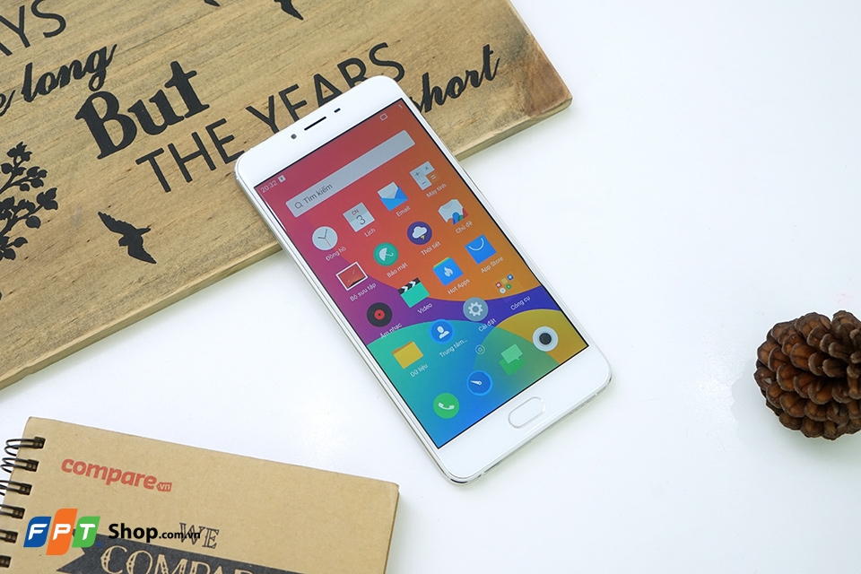 Meizu U20 nổi bật với mặt kính được mài cong 2.5D, nút Home có cảm biến vân tay