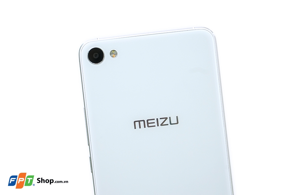 U20 có cụm camera trước/sau độ phân giải cao