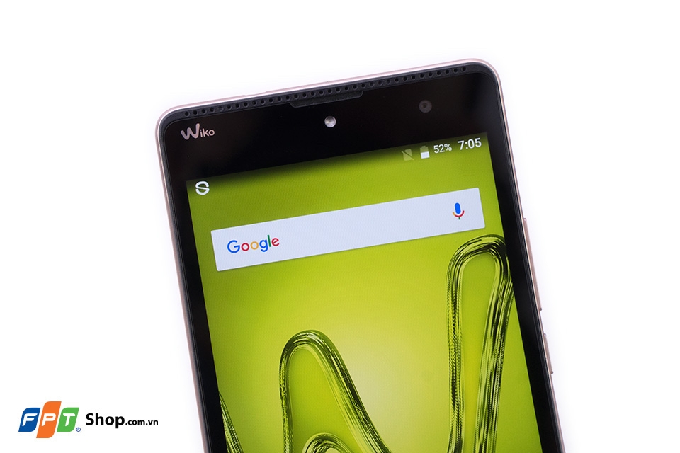 Camera trước của máy có đi kèm đèn FlashLED