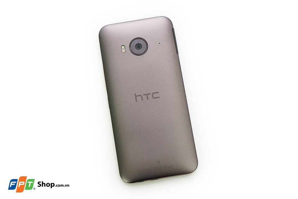 Đánh giá HTC One ME và HTC One E9 Vỏ máy làm từ nhựa Poly Carbonate