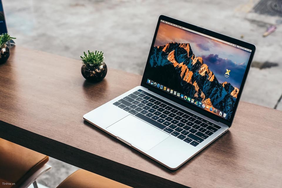 5 điều Macbook Pro vượt trội so với Surface Laptop Màn hình Macbook Pro tốt hơn Surface Laptop