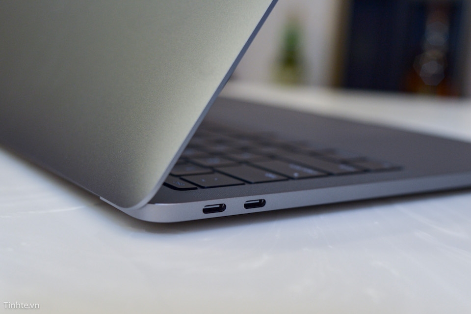 5 điều Macbook Pro vượt trội so với Surface Laptop Macbook Pro 2016 được trang bị cổng USB-C