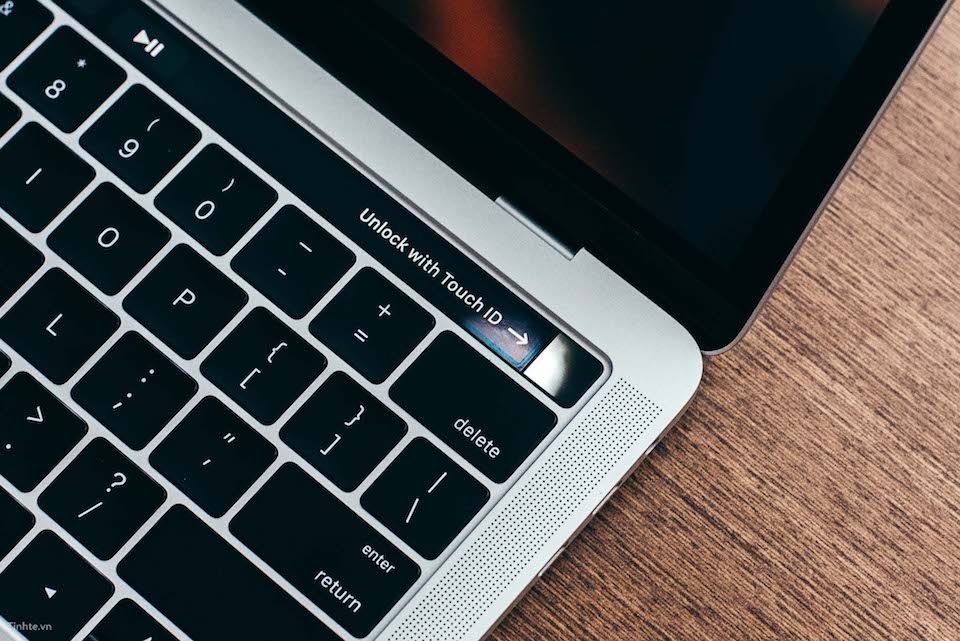 5 điều Macbook Pro vượt trội so với Surface Laptop Cảm biến vân tay